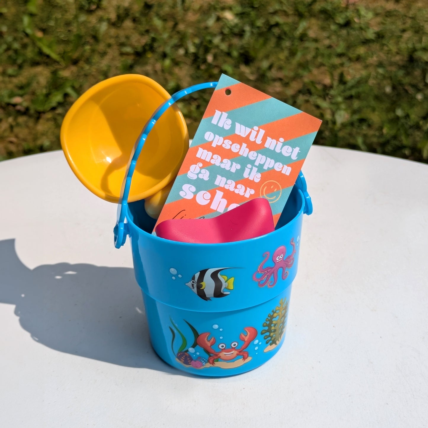 ''Ik wil niet opscheppen maar...'' - Strandsetje met schep, 2 vormpjes en emmer