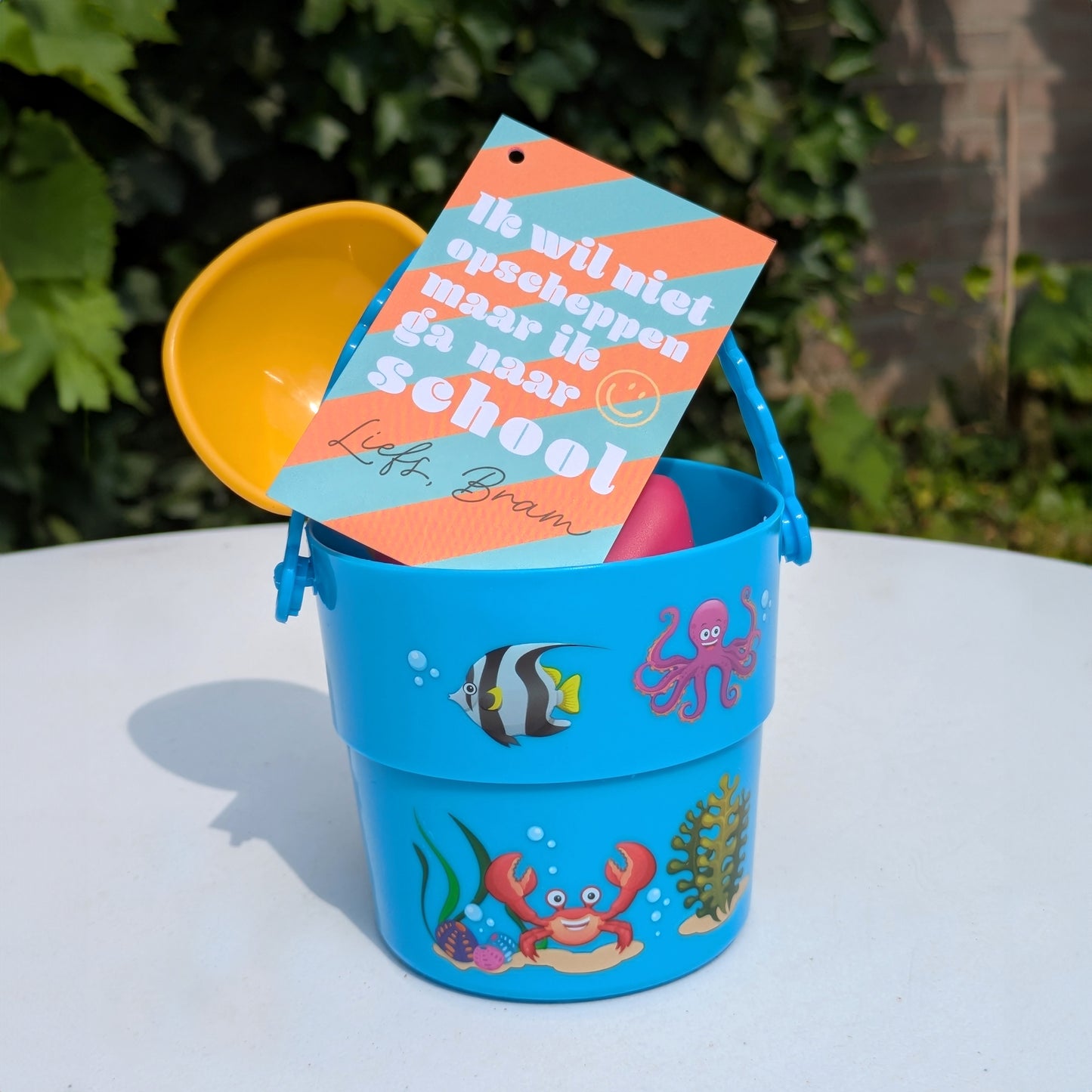 ''Ik wil niet opscheppen maar...'' - Strandsetje met schep, 2 vormpjes en emmer