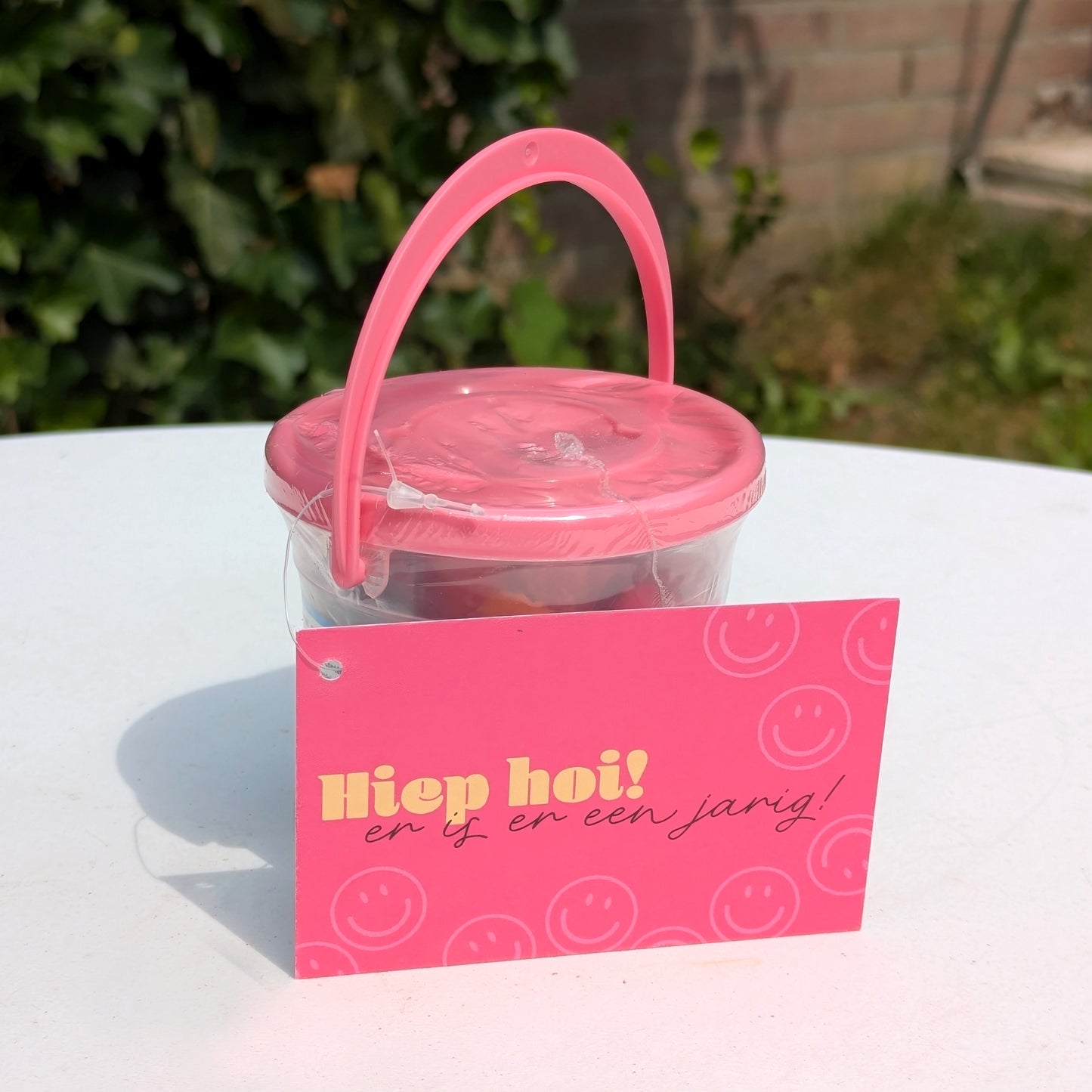 Klei Traktatie - Kleiset in emmer met persoonlijk kaartje