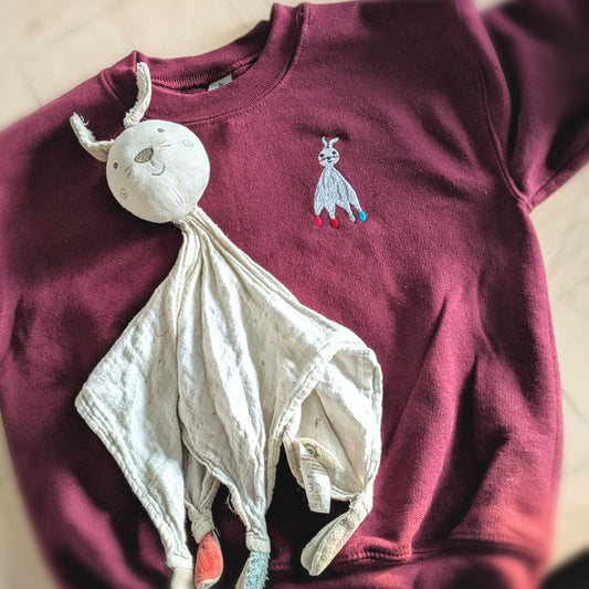 Gepersonaliseerd geborduurde knuffel sweater – Uniek kindercadeau met eigen knuffel!